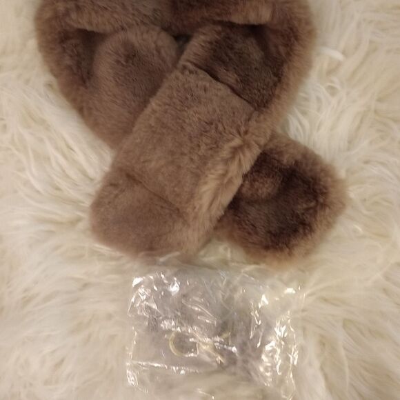🆕🧣 Faux Fur Scarf/Stole with Key Chain & Accessory Case - Picture 4 of 4
